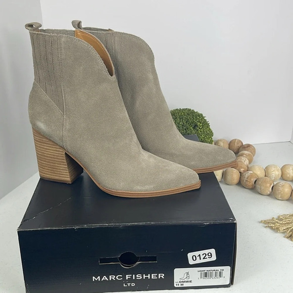 Marc Fisher 
Alva Double Gore Dress Booties (Sz 11) Color Light natural suede - Picture 11 of 11